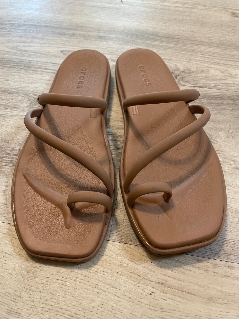 CROCS Women's Tan Strappy Toe-Loop Slide Sandals